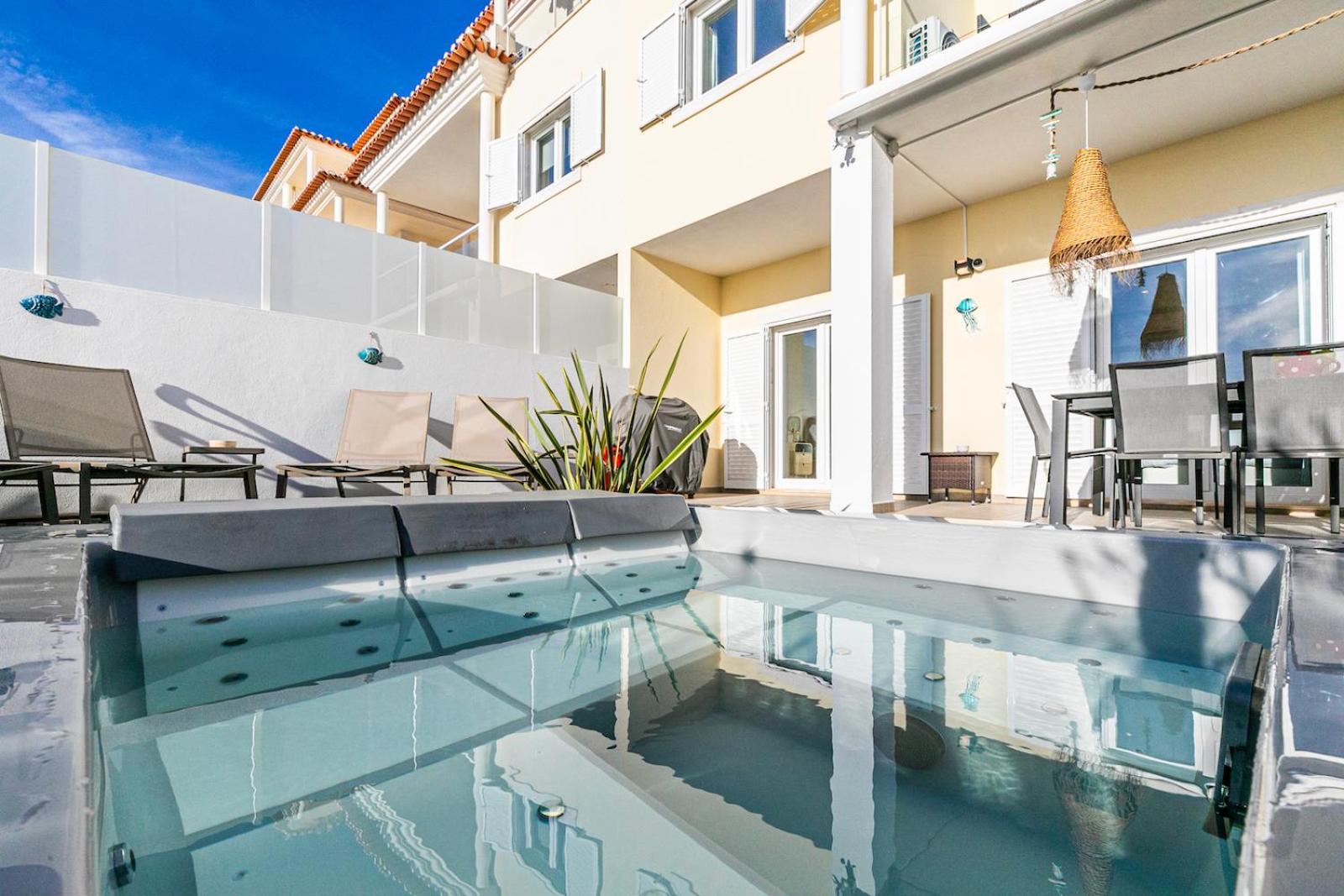 Vibing & Liming Ericeira Hotel Exterior photo