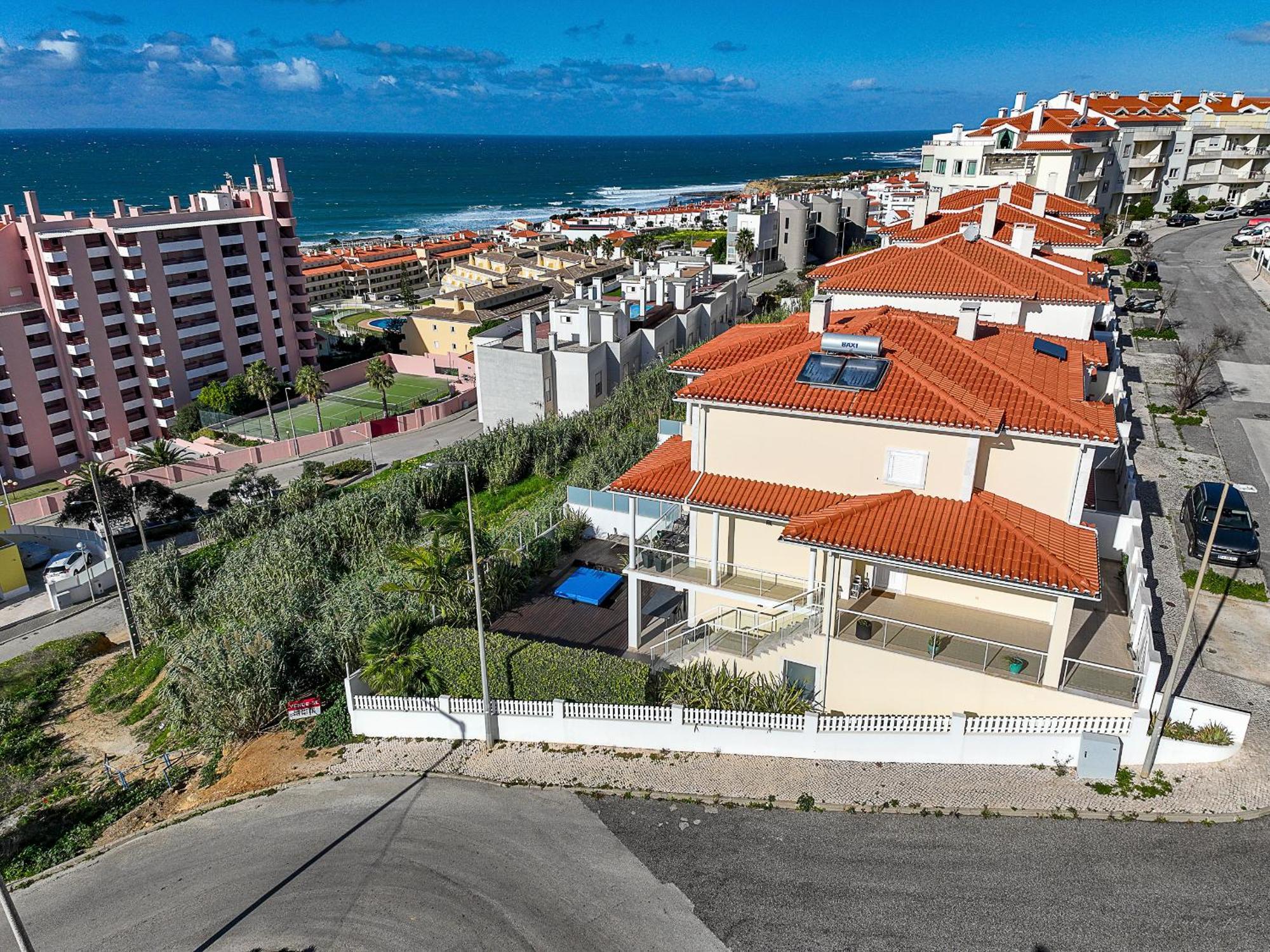 Vibing & Liming Ericeira Hotel Exterior photo