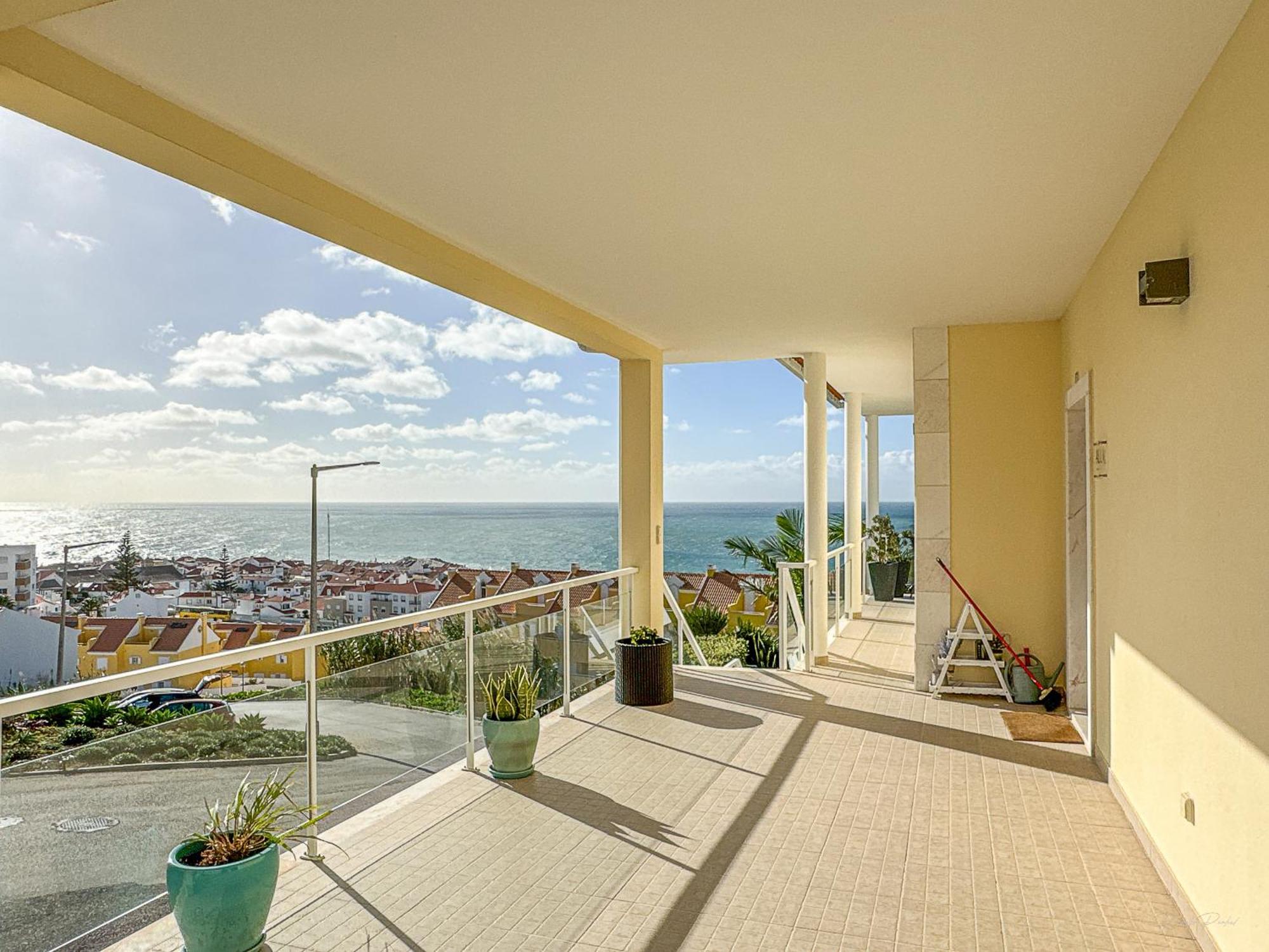 Vibing & Liming Ericeira Hotel Exterior photo